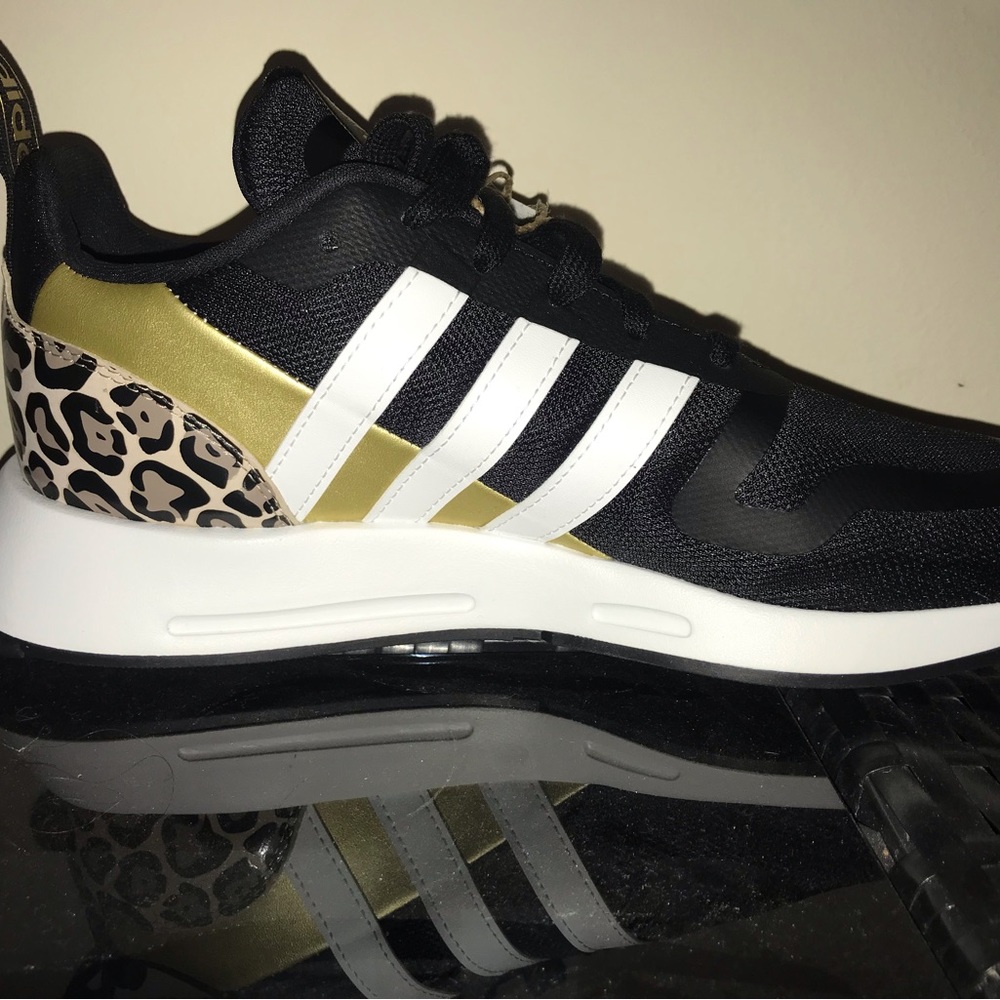 ADIDAS brand new women’s black/gold gym shoes.  SIZE 8